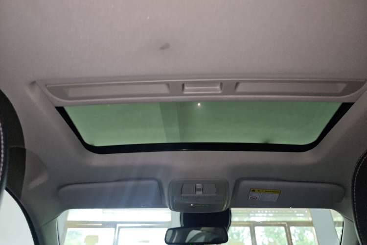 Used Roewe i5 2020 1.5L Automatic 4G Connect Luxury Flagship Edition Headliner