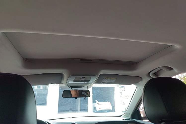 Used Roewe i5 2020 1.5L Automatic 4G Connect Luxury Flagship Edition Headliner