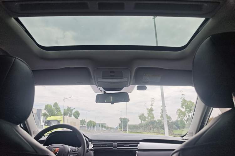 Used Roewe i5 2020 1.5L Automatic 4G Connect Luxury Flagship Edition Headliner