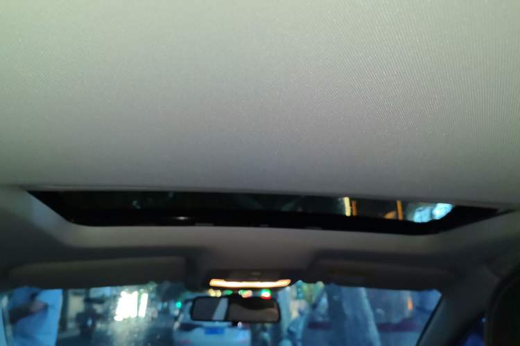 Used Roewe i5 2020 1.5L Automatic 4G Connect Luxury Flagship Edition Headliner