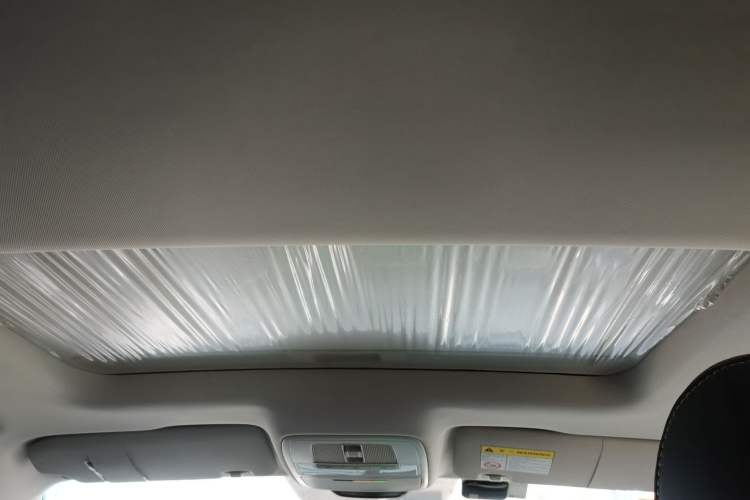 Used Roewe i5 2020 1.5L Automatic 4G Connect Luxury Flagship Edition Headliner