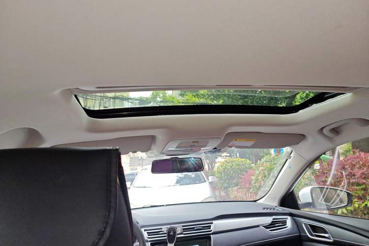 Used Roewe i5 2020 1.5L Automatic 4G Connected Linghao Edition Headliner