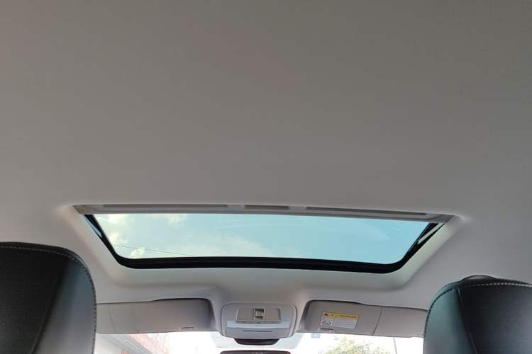 Used Roewe i5 2020 1.5L Automatic 4G Connect Luxury Flagship Edition Headliner