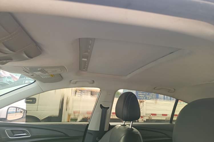 Used Roewe i5 2020 1.5L Automatic 4G Connect Luxury Flagship Edition Headliner