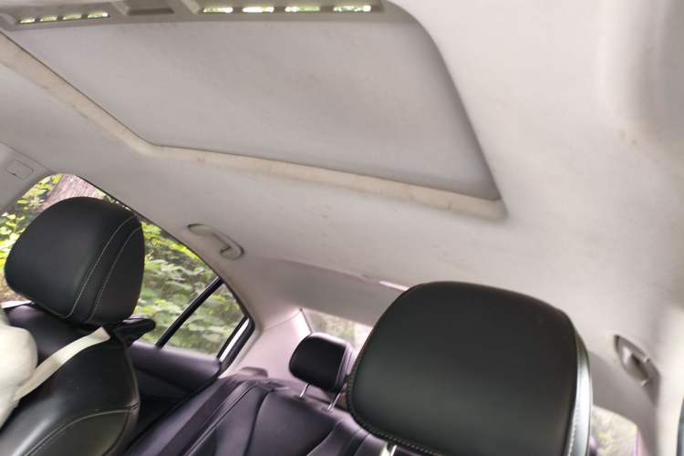 Used Roewe i5 2020 1.5L Automatic 4G Connect Luxury Flagship Edition Headliner