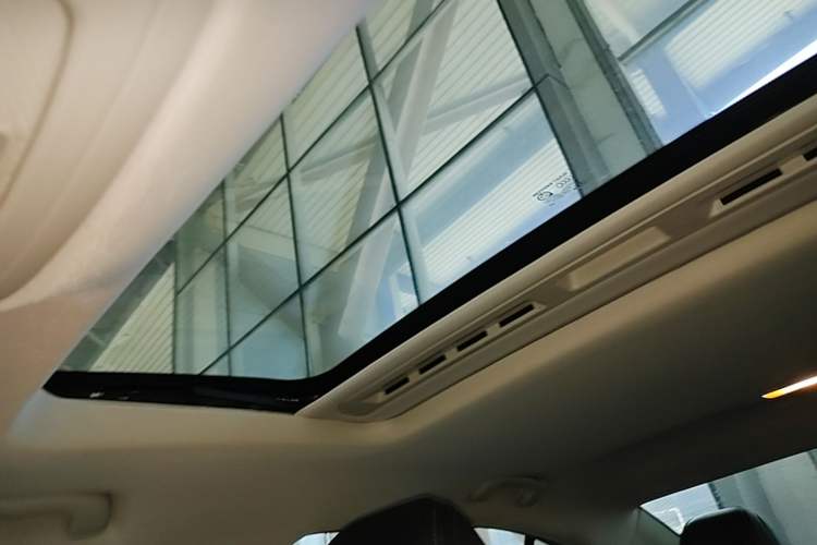 Used Roewe i5 2020 1.5L Automatic 4G Connect Luxury Flagship Edition Headliner