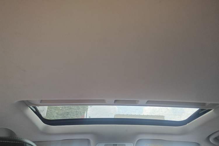 Used Roewe i5 2020 1.5L Automatic 4G Connect Luxury Flagship Edition Headliner