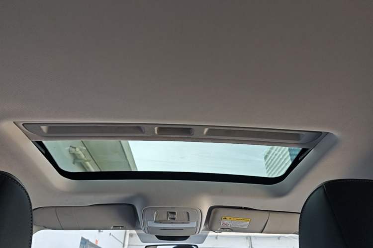 Used Roewe i5 2020 1.5L Automatic 4G Connect Luxury Flagship Edition Headliner