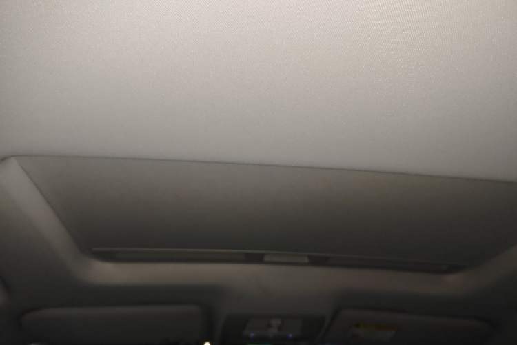 Used Roewe i5 2020 1.5L Automatic 4G Connect Luxury Flagship Edition Headliner