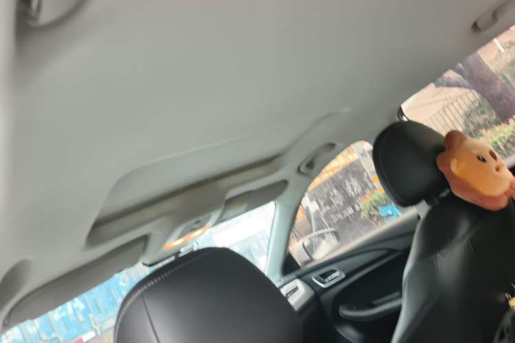 Used Roewe i5 2020 1.5L Automatic 4G Connect Luxury Flagship Edition Headliner
