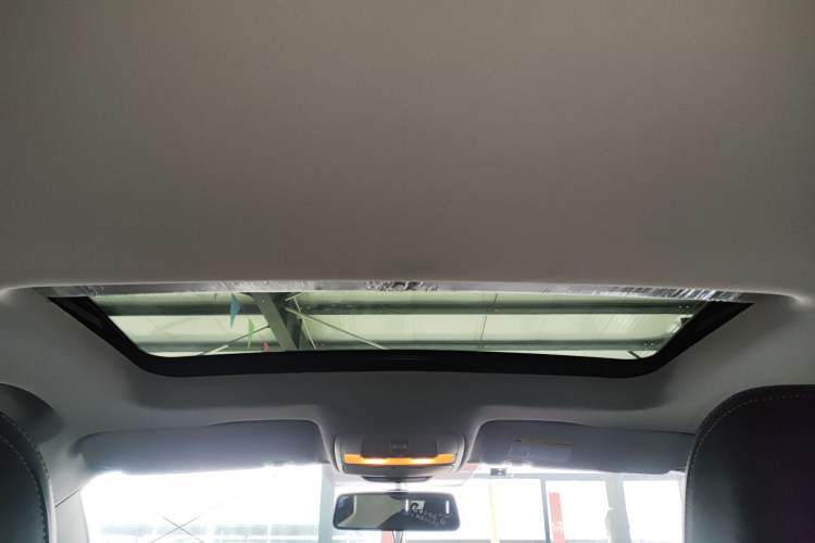 Used Roewe i5 2020 1.5L Automatic 4G Connect Luxury Flagship Edition Headliner