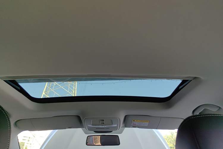 Used Roewe i5 2020 1.5L Automatic 4G Connect Luxury Flagship Edition Headliner