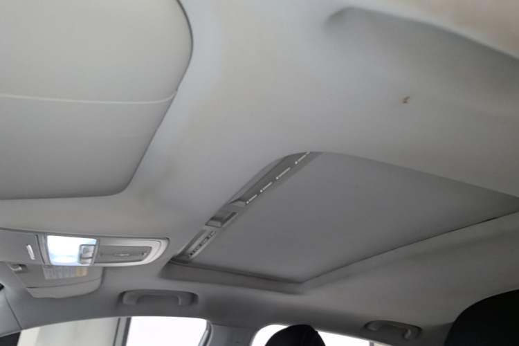 Used Roewe i5 2020 1.5L Automatic 4G Connected Linghao Edition Headliner