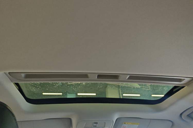 Used Roewe i5 2020 1.5L Automatic 4G Connect Luxury Flagship Edition Headliner