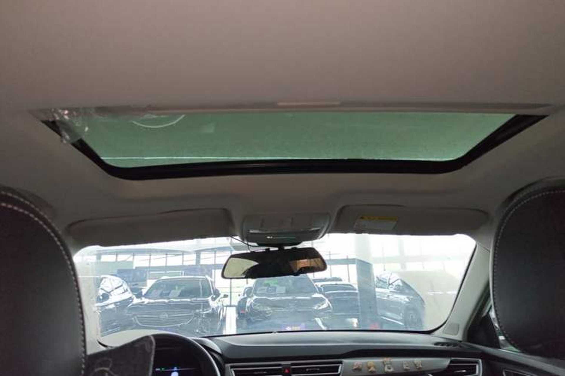 Used Roewe i5 2020 1.5L Automatic 4G Connect Luxury Flagship Edition Headliner