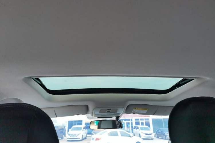 Used Roewe i5 2020 1.5L Automatic 4G Connect Luxury Flagship Edition Headliner