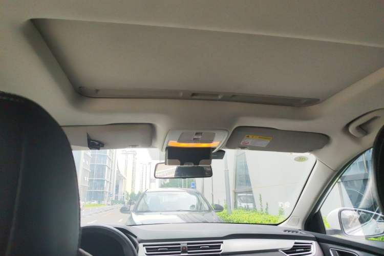 Used Roewe i5 2020 1.5L Automatic 4G Connect Luxury Flagship Edition Headliner