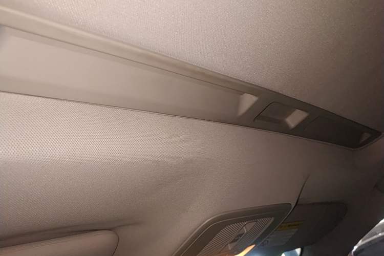 Used Roewe i5 2020 1.5L Automatic 4G Connect Luxury Flagship Edition Headliner