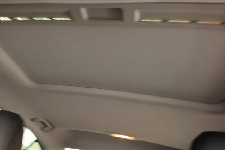 Used Roewe i5 2020 1.5L Automatic 4G Connect Luxury Flagship Edition Headliner