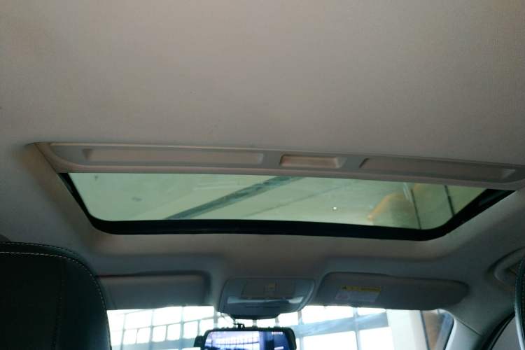 Used Roewe i5 2020 1.5L Automatic 4G Connect Luxury Flagship Edition Headliner