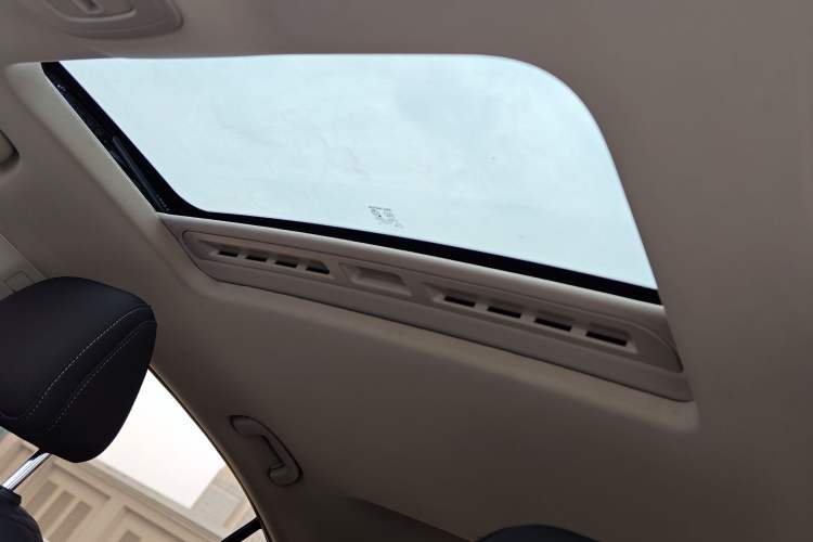 Used Roewe i5 2020 1.5L Automatic 4G Connected Linghao Edition Headliner