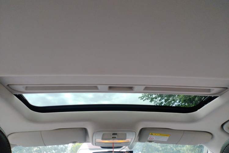 Used Roewe i5 2020 1.5L Automatic 4G Connect Luxury Flagship Edition Headliner