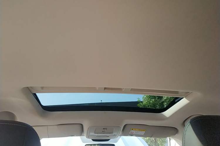 Used Roewe i5 2020 1.5L Automatic 4G Connect Luxury Flagship Edition Headliner
