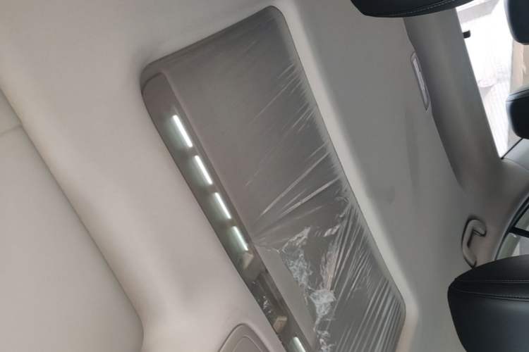 Used Roewe i5 2020 1.5L Automatic 4G Connect Luxury Flagship Edition Headliner