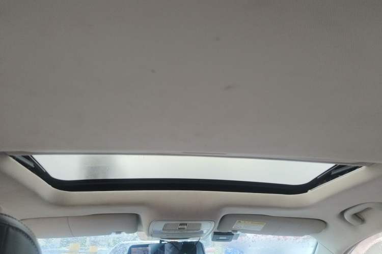 Used Roewe i5 2020 1.5L Automatic 4G Connect Luxury Flagship Edition Headliner