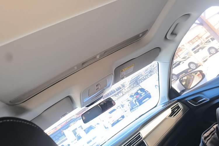 Used Roewe i5 2020 1.5L Automatic 4G Connected Linghao Edition Headliner