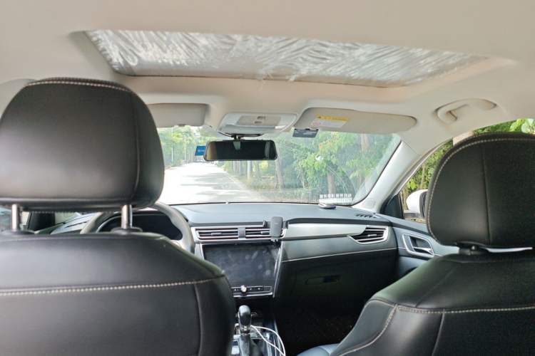 Used Roewe i5 2020 1.5L Automatic 4G Connect Luxury Flagship Edition Headliner