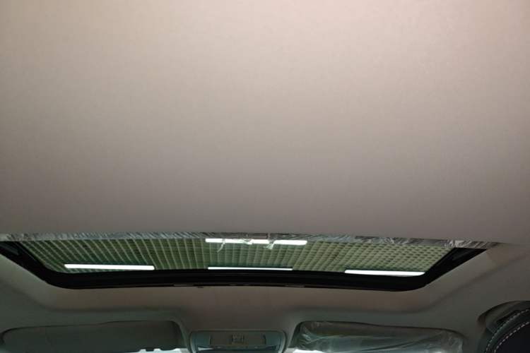 Used Roewe i5 2020 1.5L Automatic 4G Connect Luxury Flagship Edition Headliner