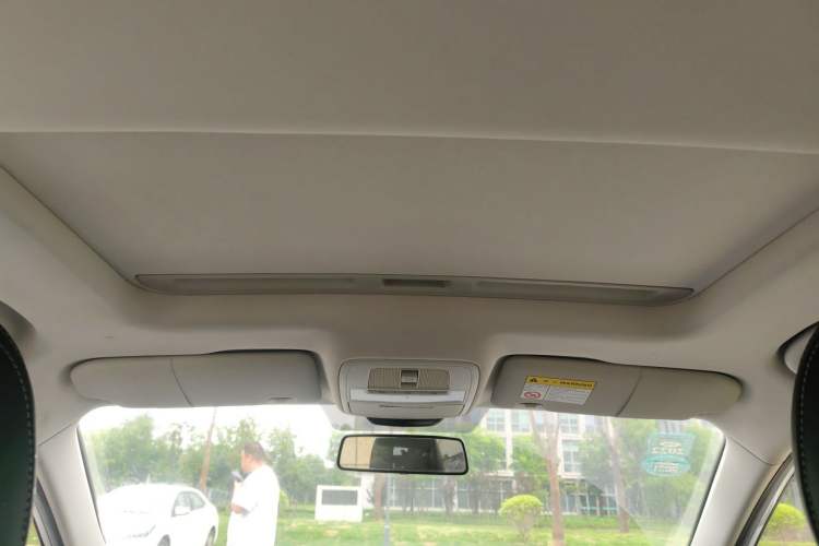 Used Roewe i5 2020 1.5L Automatic 4G Connect Luxury Flagship Edition Headliner