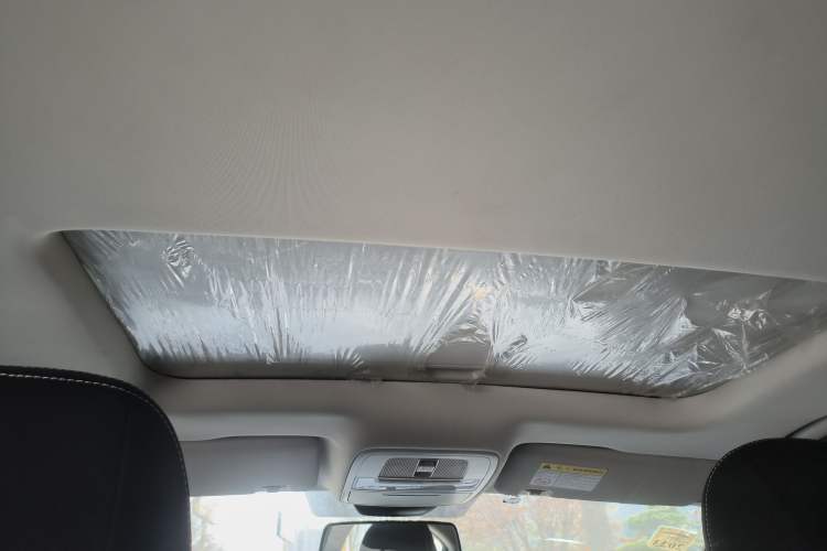 Used Roewe i5 2020 1.5L Automatic 4G Connected Linghao Edition Headliner