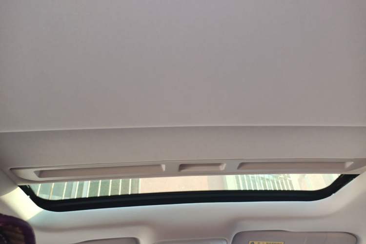 Used Roewe i5 2020 1.5L Automatic 4G Connect Luxury Flagship Edition Headliner