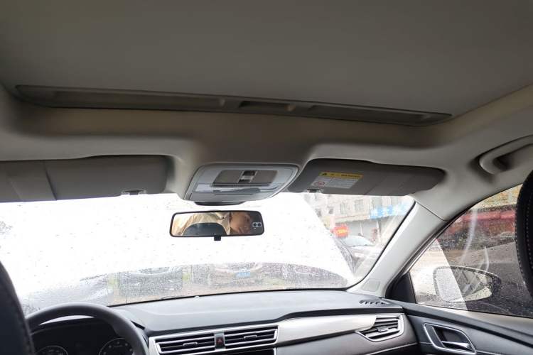 Used Roewe i5 2020 1.5L Automatic 4G Connected Linghao Edition Headliner