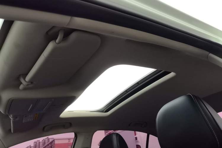 Used Roewe i5 2020 1.5L Automatic 4G Connect Luxury Flagship Edition Headliner