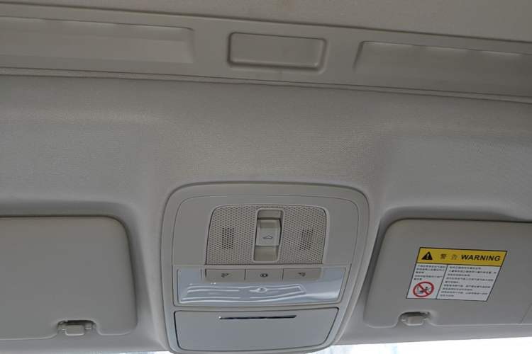 Used Roewe i5 2020 1.5L Automatic 4G Connect Luxury Flagship Edition Headliner