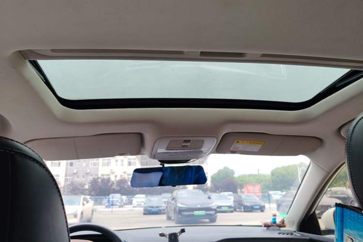 Used Roewe i5 2020 1.5L Automatic 4G Connect Luxury Flagship Edition Headliner