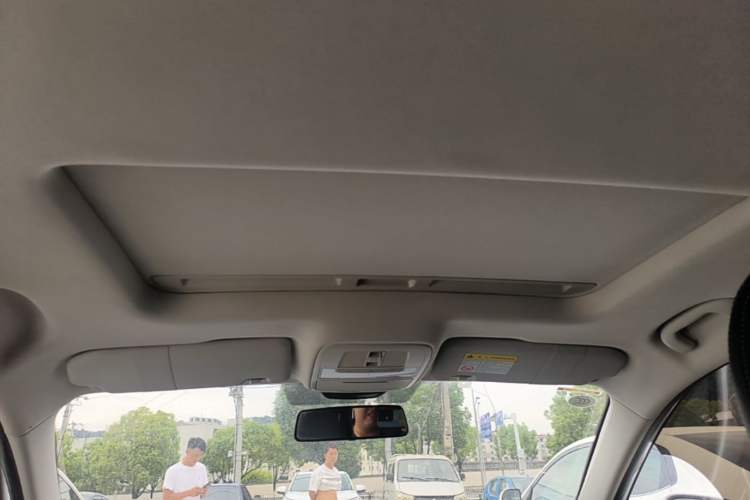 Used Roewe i5 2020 1.5L Automatic 4G Connect Luxury Flagship Edition Headliner