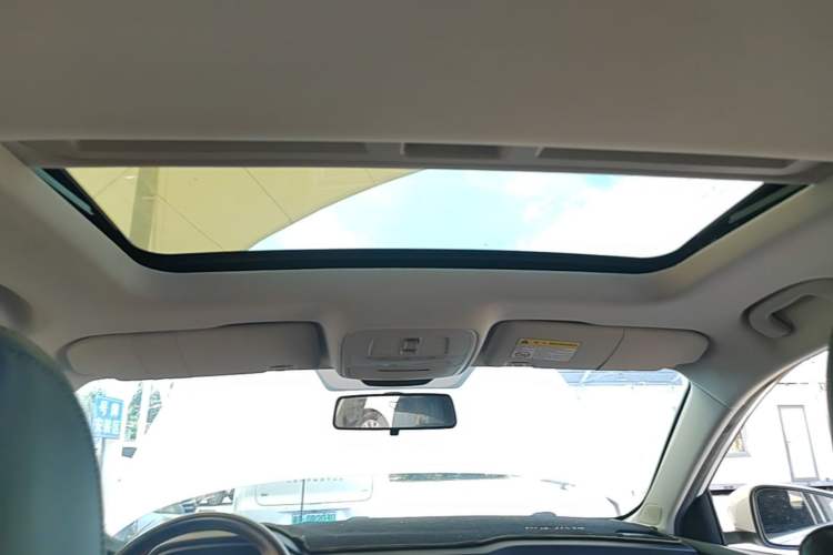 Used Roewe i5 2020 1.5L Automatic 4G Connect Luxury Flagship Edition Headliner