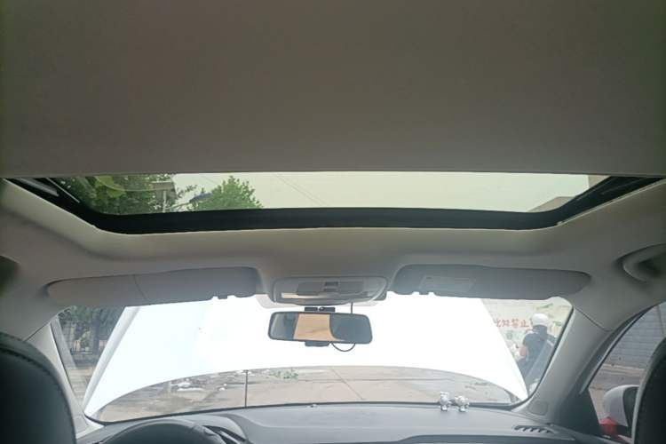 Used Roewe i5 2020 1.5L Automatic 4G Connect Luxury Flagship Edition Headliner