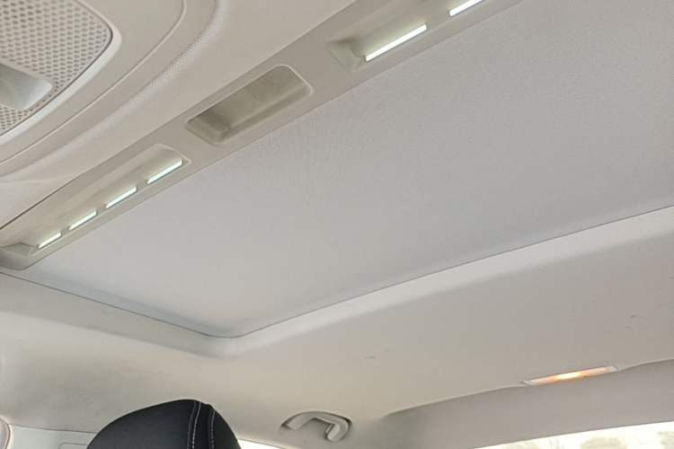 Used Roewe i5 2020 1.5L Automatic 4G Connected Linghao Edition Headliner