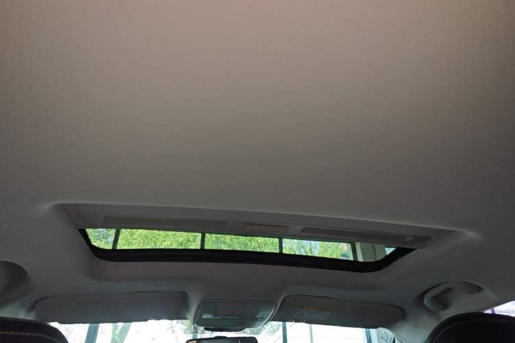 Used Roewe i5 2020 1.5L Automatic 4G Connect Luxury Flagship Edition Headliner