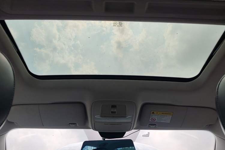 Used Roewe i5 2020 1.5L Automatic 4G Connect Luxury Flagship Edition Headliner