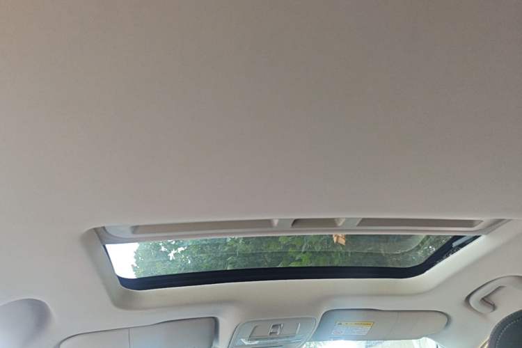 Used Roewe i5 2020 1.5L Automatic 4G Connected Linghao Edition Headliner