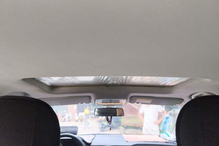 Used Roewe i5 2020 1.5L Automatic 4G Connected Linghao Edition Headliner