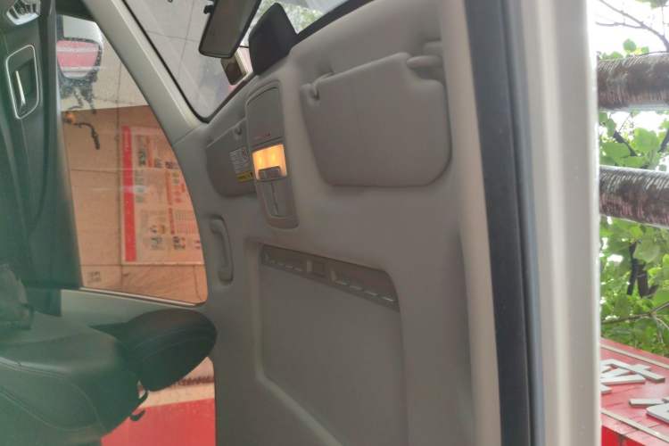 Used Roewe i5 2020 1.5L Manual 4G Connect Leehao Flagship Edition Headliner