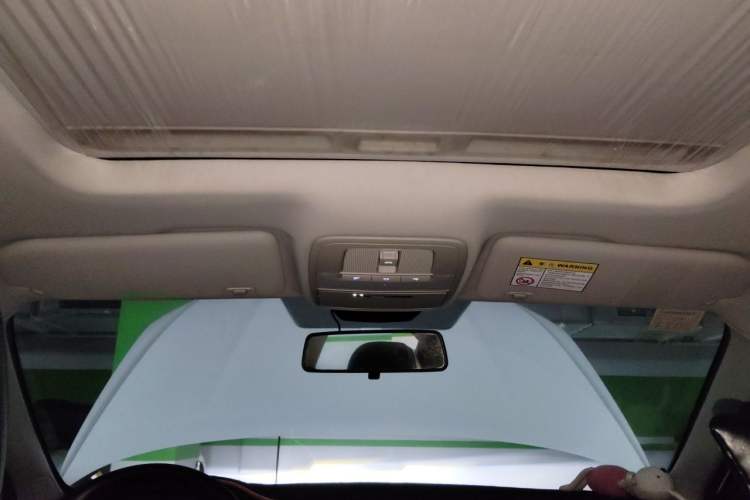 Used Roewe i5 2020 1.5L Automatic 4G Connect Luxury Flagship Edition Headliner