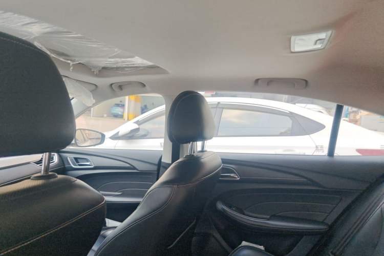 Used Roewe i5 2020 1.5L Automatic 4G Connect Luxury Flagship Edition Headliner